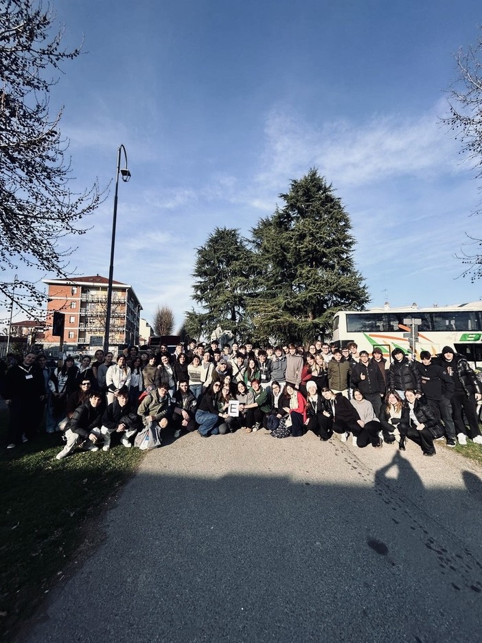 Educatori e studenti dell'Arimondi Eula di Savigliano sul Treno della Memoria