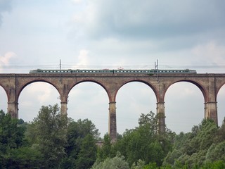 L'Arlecchino al passaggio sul viadotto ferroviario del torrente Pesio a Magliani Alpi