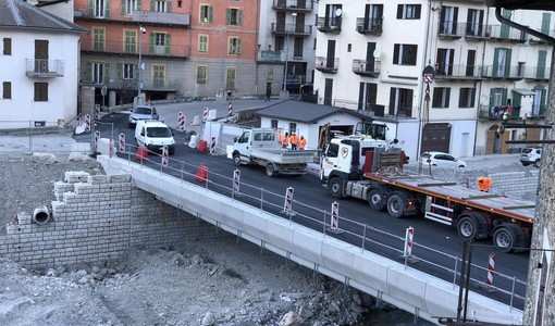 Il ponte Bourg Neuf a Tenda aperto al transito (Foto Facebook Anne Catmaucorps)