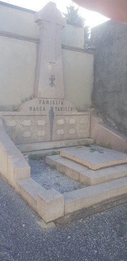 Vanno all’asta due tombe storiche nel cimitero di Bra