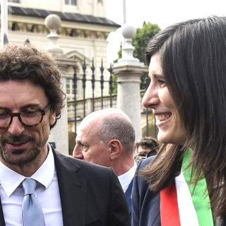 Il ministro Toninelli col sindaco Appendino durante una recente visita a Torino