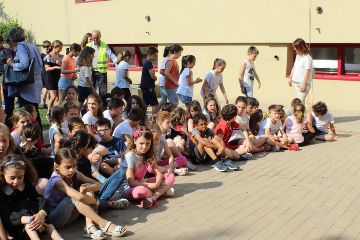 Il 14 novembre Alba sperimenta la strada scolastica davanti alla scuola primaria Umberto Sacco