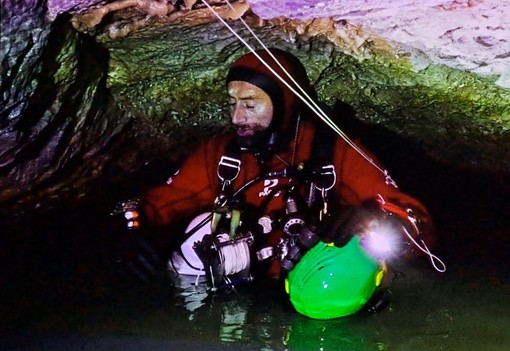 Una ripresa tratta dal docufilm &quot;Il sifone del Rio Martino&quot; di Crissolo con lo speleologo Gherardo Biolla