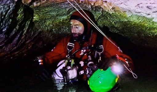 Una ripresa tratta dal docufilm &quot;Il sifone del Rio Martino&quot; di Crissolo con lo speleologo Gherardo Biolla