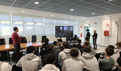 Sicurezza e realtà virtuale: gli studenti dell’Itis Rivoira a lezione con i tecnici di “e-distribuzione”