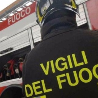 Furgone in fiamme al casello di Mondovì, intervengono i Vigili del Fuoco