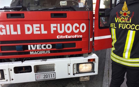 Peveragno, auto fuoristrada in via Belvedere: una donna coinvolta