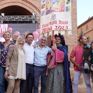 I festeggiamenti del borgo dei Brichet per la vittoria del Palio degli Asini