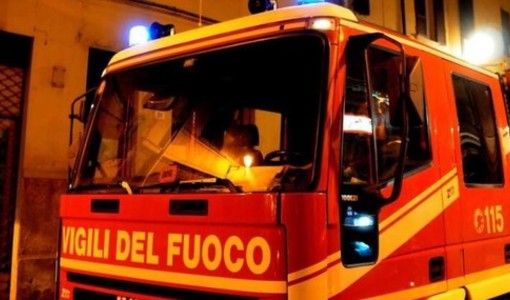 Incendio in una legnaia a Carrù: intervenuti i vigili del fuoco