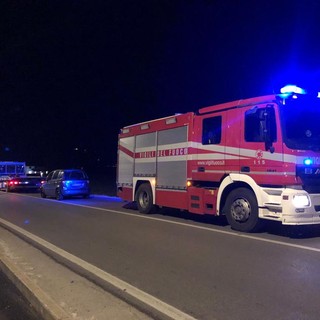 Auto in fiamme nel quartiere Cerialdo di Cuneo: fiamme spente, nessuna persona coinvolta