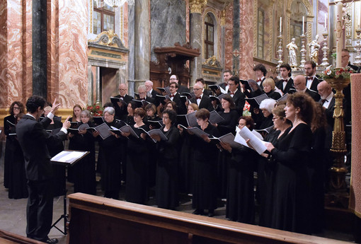 Un concerto con la Societàcorale Città di Cuneoa sostegno dei cori dell'Emilia Romagna