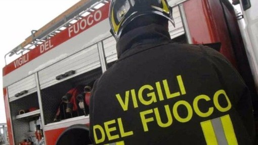 Furgone in fiamme al casello di Mondovì, intervengono i Vigili del Fuoco