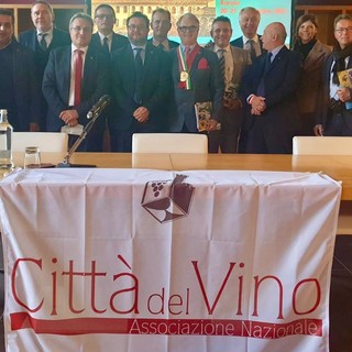 I Castelli Romani sono la Città italiana del vino 2025: la cerimonia a Stresa