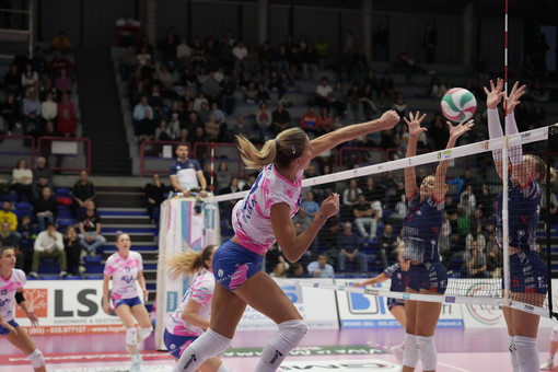 Un attacco di Valentina Zago (foto sito Legavolley)