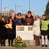 La commemorazione del club Zonta Cuneo alla rotonda di corso Francia