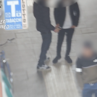 Alba, rintracciate cinque persone  accusate di spaccio dopo il sequestro  del residence alla Stazione” [VIDEO]
