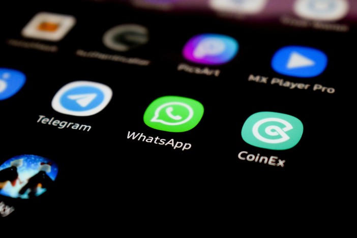 Whatsapp in down per due ore. Disagi per milioni di utenti sconnessi