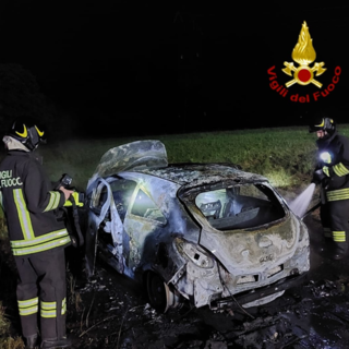 Auto a fuoco lungo il Gesso a Borgo San Dalmazzo, scattata anche una ricerca persona