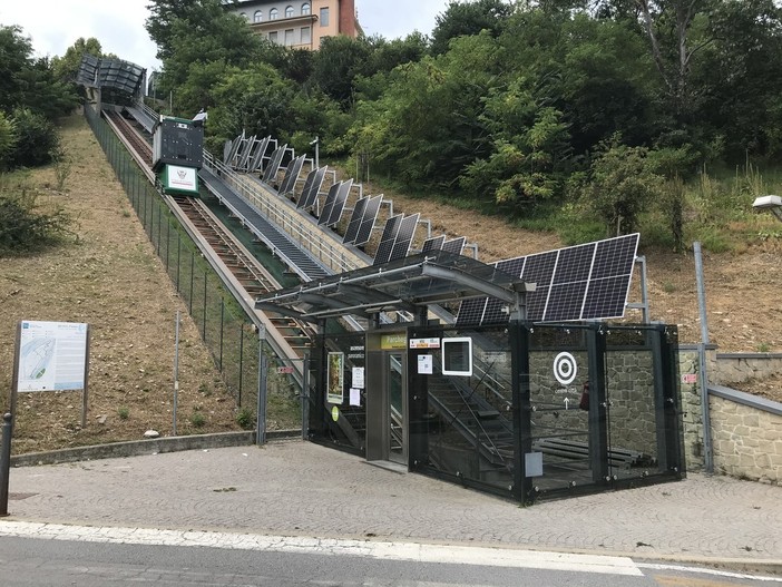 Cuneo, domani l'ascensore inclinato sarà chiuso al mattino