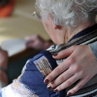 L’Asl Cn2 organizza l’ottava edizione  del percorso per caregiver famigliari,  volontari e badanti di anziani fragili