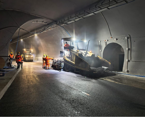 Operai al lavoro nel nuovo tunnel di Tenda