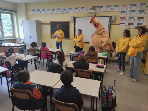 Sanfrè, studenti a lezione su come realizzare centritavola e creare un ricettario