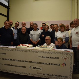 Cuneo: raccolta fondi dei Fedelissimi per il reparto di Terapia Intensiva Neonatale del Santa Croce, consegnato l'assegno