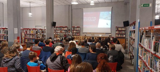 Un incontro organizzato presso la biblioteca (immagine di repertorio)