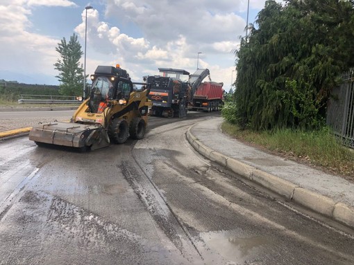 Nuovi asfalti sulla provinciale 21 a Cuneo alle rotatorie di madonna delle Grazie e Spinetta