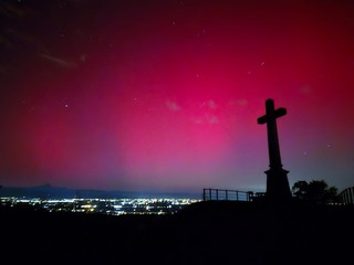 L'aurora boreale da Monte Calvario a Villanova Mondovì Foto di Renzo Di Rienzi