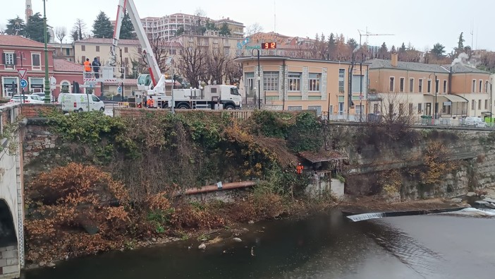 Mondovì, iniziati i lavori di pulizia dell’alveo del torrente Ellero nel tratto cittadino