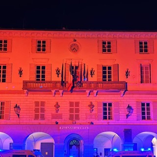 Il municipio di Ceva si illumina di arancione per i 120 anni dell'ANPAS