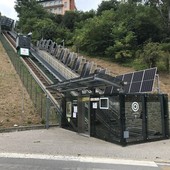 &quot;A Cuneo il mondo finisce alle 20&quot;: l'ascensore inclinato chiude e lascia a piedi i ragazzi che frequentano i corsi in piscina