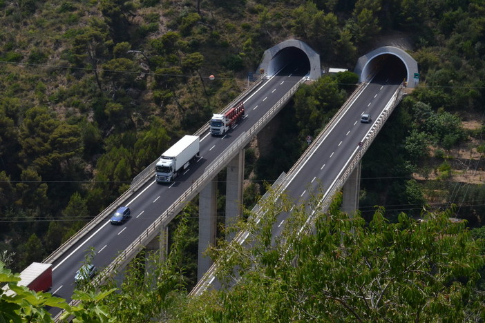 Troppi cantieri e disagi: la Liguria chiede la sospensione dei pedaggi sulla Torino-Savona