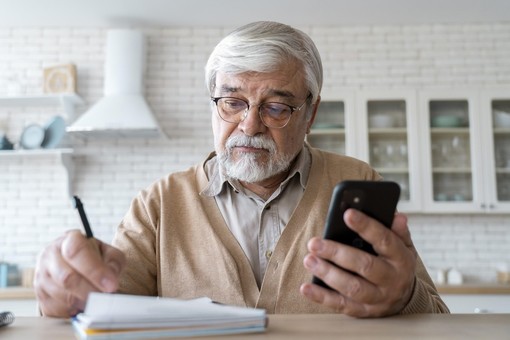 In Valle Maira doppio appuntamento sull’uso dello smartphone nelle residenze per anziani