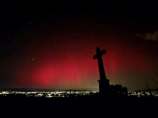 L'aurora boreale da Monte Calvario a Villanova Mondovì Foto di Renzo Di Rienzi