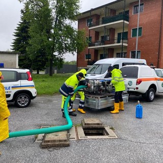 Maltempo, a Mondovì caduta massi in via Cornice e allagamenti in via Torino