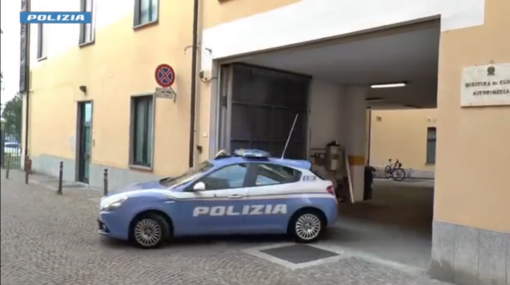 Un'auto della Polizia durante l'operazione di stamattina