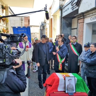 La cerimonia svoltasi a Castiglione Falletto il 24 novembre 2018 per la commemorazione delle esequie di Carlo Acefalo