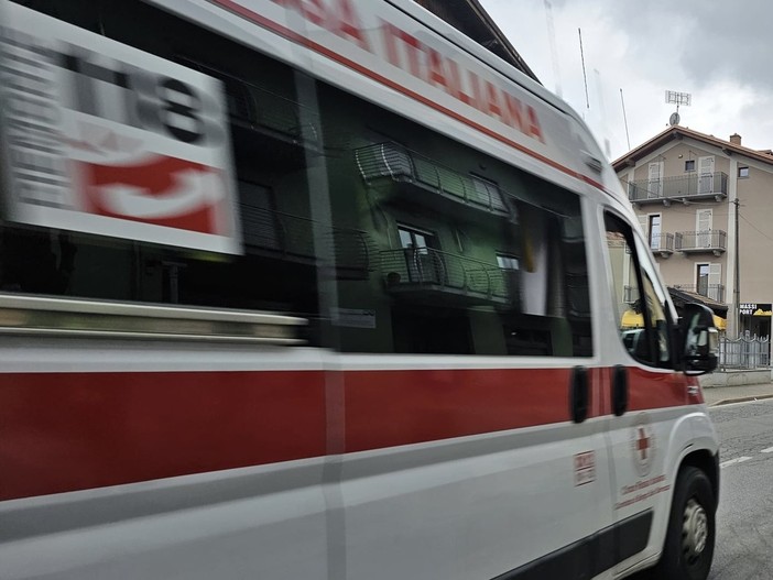 Peveragno, frontale tra automobili in via Beinette: due i feriti