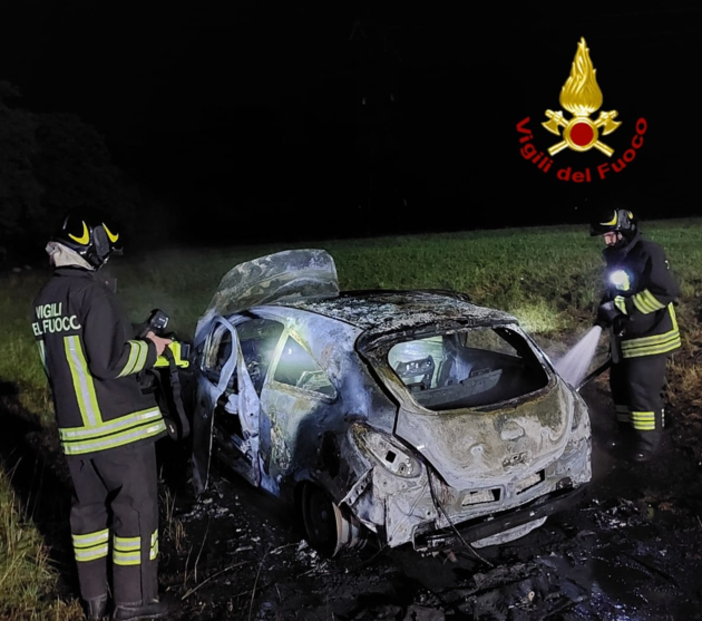 Auto a fuoco lungo il Gesso a Borgo San Dalmazzo, scattata anche una ricerca persona