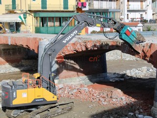 L'abbattimento del ponte Odasso