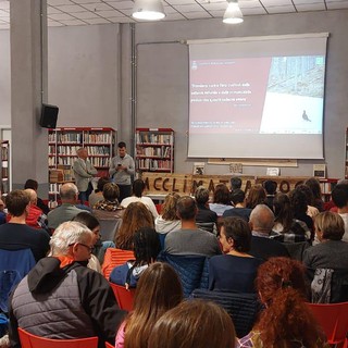 Un incontro organizzato presso la biblioteca (immagine di repertorio)