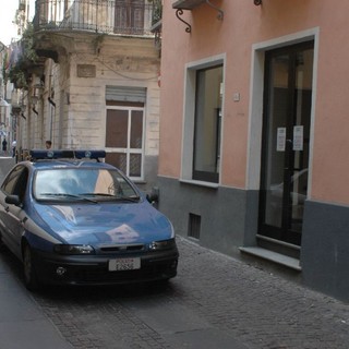 Un'autopattuglia della Polizia impegnata in controlli diurni nel centro storico