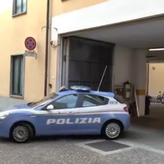 Un'auto della Polizia durante l'operazione di stamattina