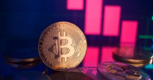 Il Bitcoin crolla sotto i 57 mila dollari in attesa dei dati decisivi sul fronte &quot;macro&quot;