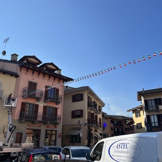 Preparativi in piazza Italia a Boves