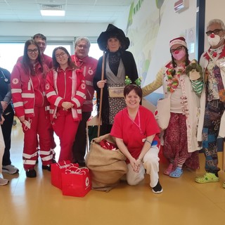 La Befana della Croce Rossa atterra all’Ospedale Michele e Pietro Ferrero [FOTO]