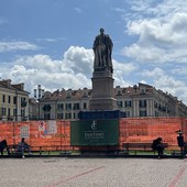 Tre mesi di lavori per rimettere a nuovo la statua del Barbaroux, nel cuore di Cuneo