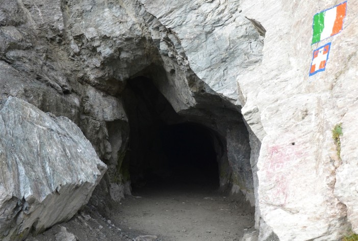 Sul sentiero del Buco di Viso, un’escursione tra paesaggio e storia